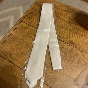 Show Me Your MUMU Tie Bar Wedding Cake Solid Tie